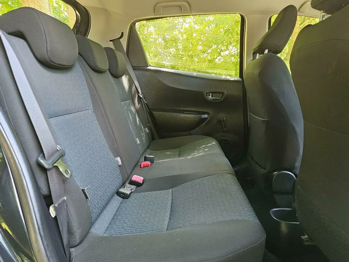 2012-toyota-yaris-133-tr-vvt-i-5d-big-34