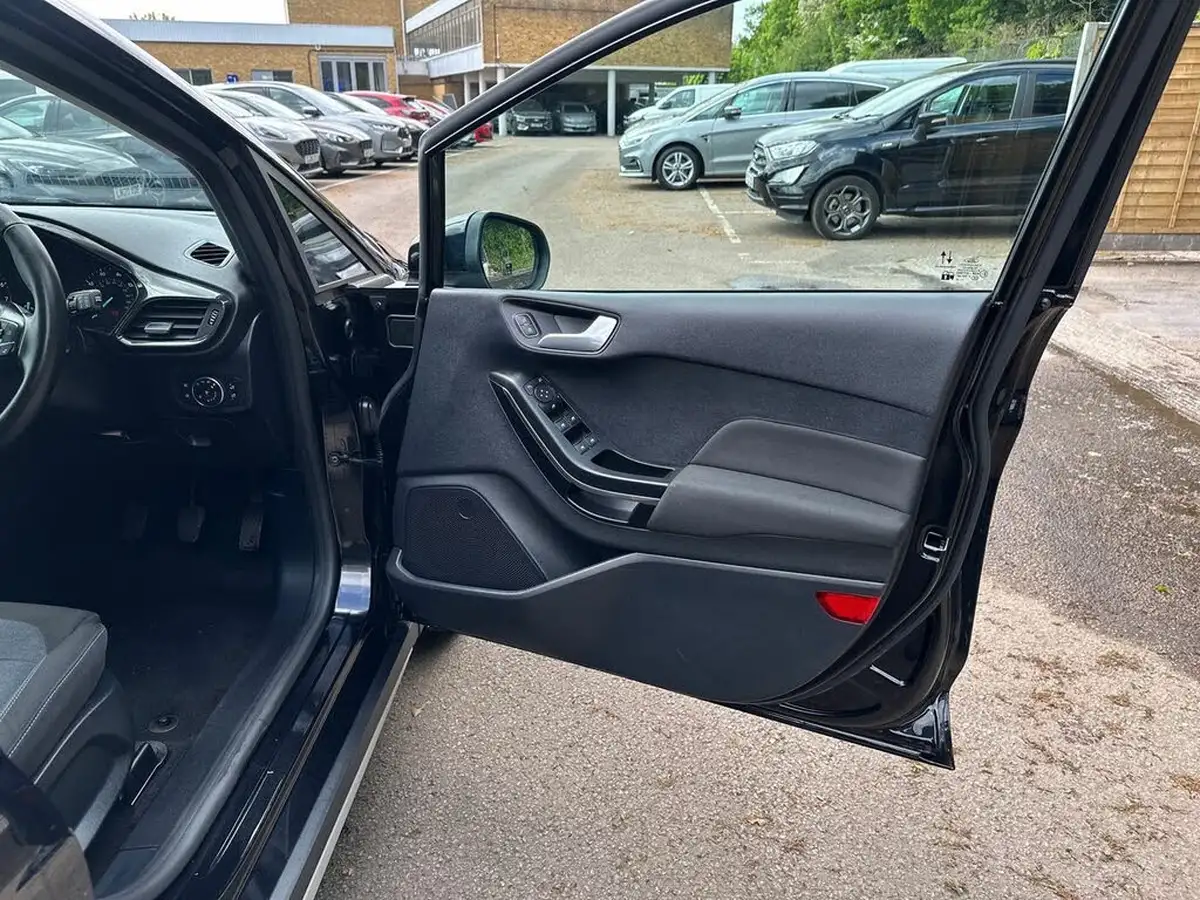 2023-ford-fiesta-10t-active-125ps-hybrid-mhev-big-34