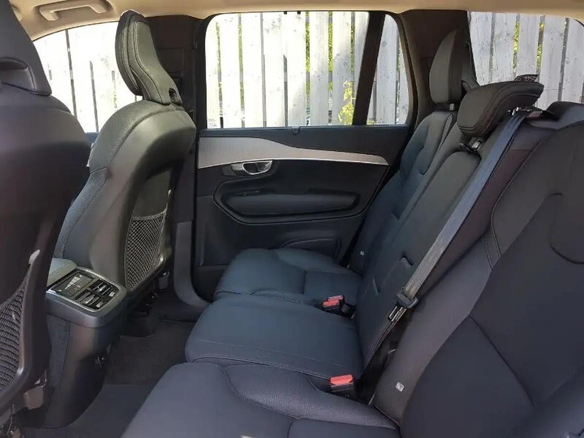 2024-volvo-xc90-20-b5-plus-big-5