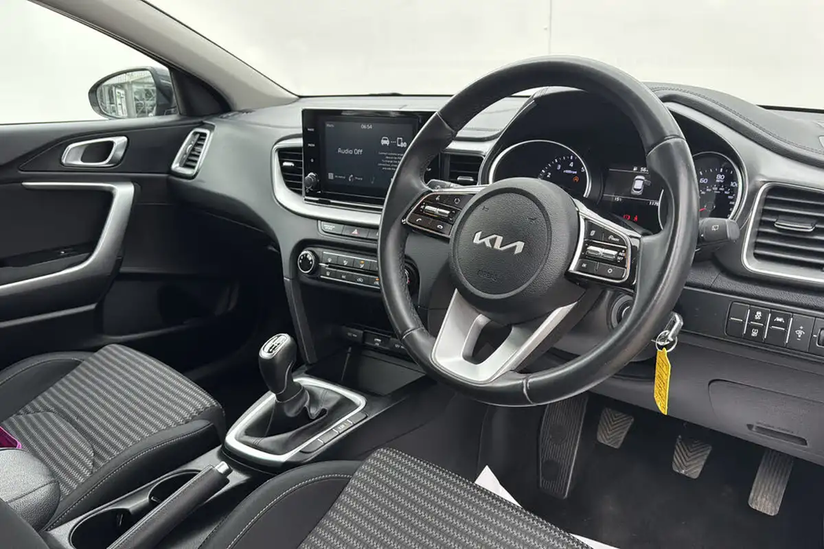 2022-kia-xceed-10-t-gdi-2-big-9