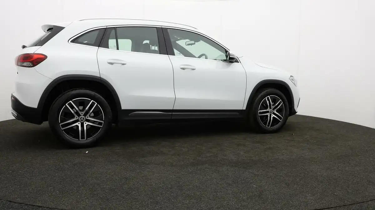 2021-mercedes-benz-gla-class-13-gla-200-sport-big-35