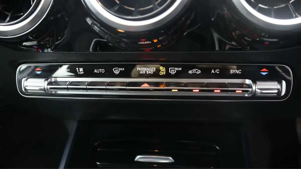 2021-mercedes-benz-gla-class-13-gla-200-sport-big-11
