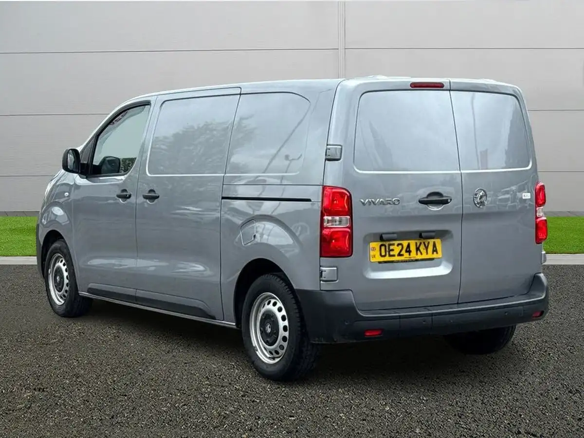 2024-vauxhall-vivaro-15td-prime-big-4