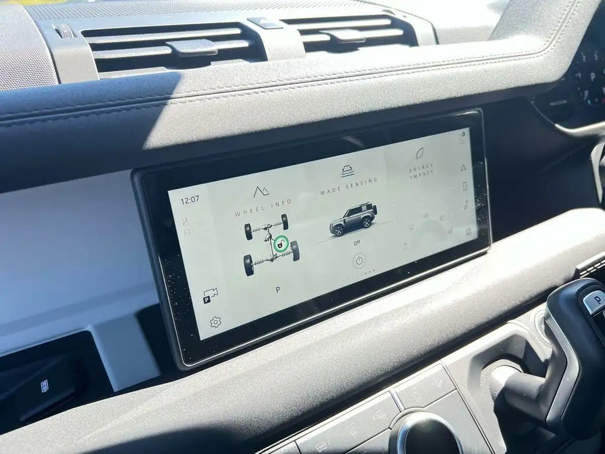 2021-land-rover-90-defender-30-d250-se-big-42
