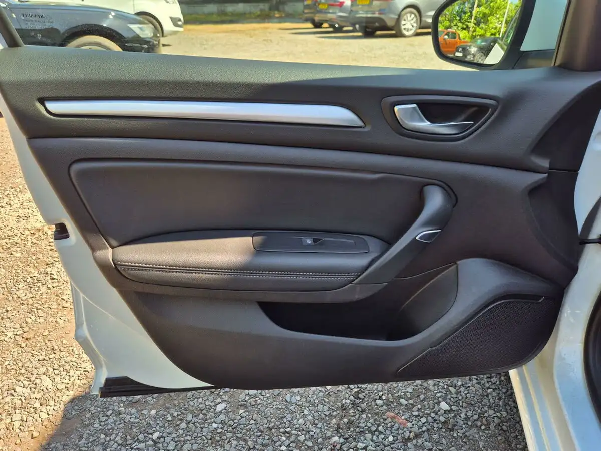 2021-renault-megane-15dci-iconic-sport-tourer-big-22
