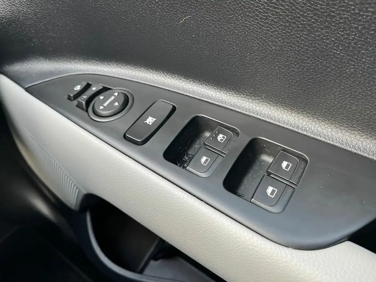 2022-kia-stonic-10-t-gdi-connect-big-17