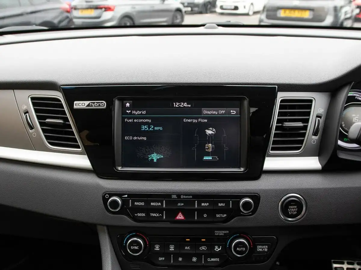 2017-kia-niro-16-gdi-first-edition-big-23