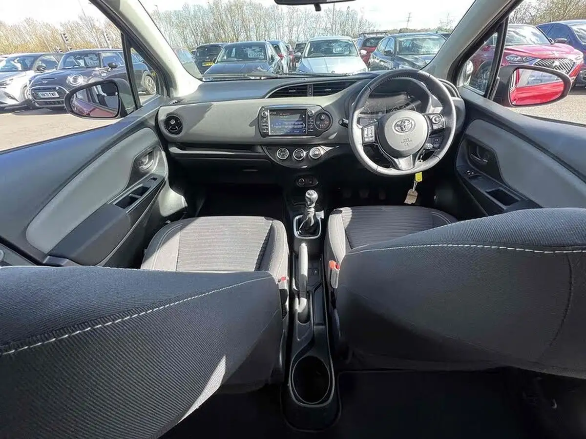 2019-toyota-yaris-15-vvt-i-icon-tech-111bhp-1496cc-big-20