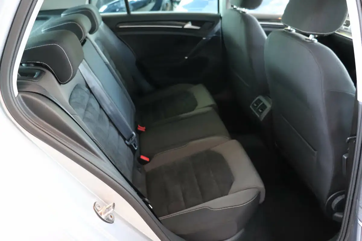 2014-volkswagen-golf-14-gt-tsi-140ps-act-hatchback-5d-1395cc-dsg-big-24