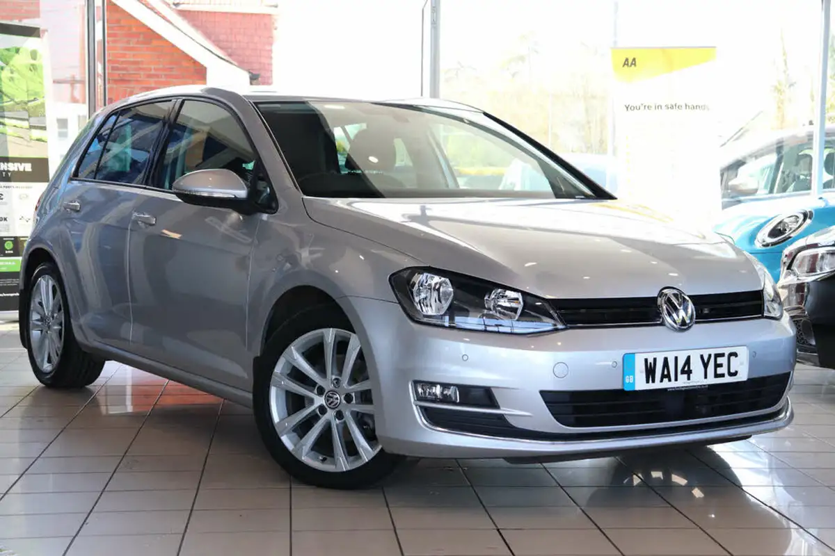 2014-volkswagen-golf-14-gt-tsi-140ps-act-hatchback-5d-1395cc-dsg-big-0
