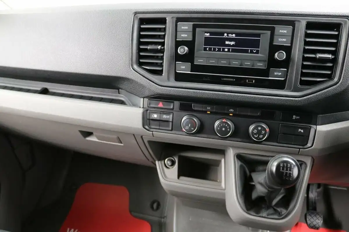 2024-volkswagen-crafter-big-34