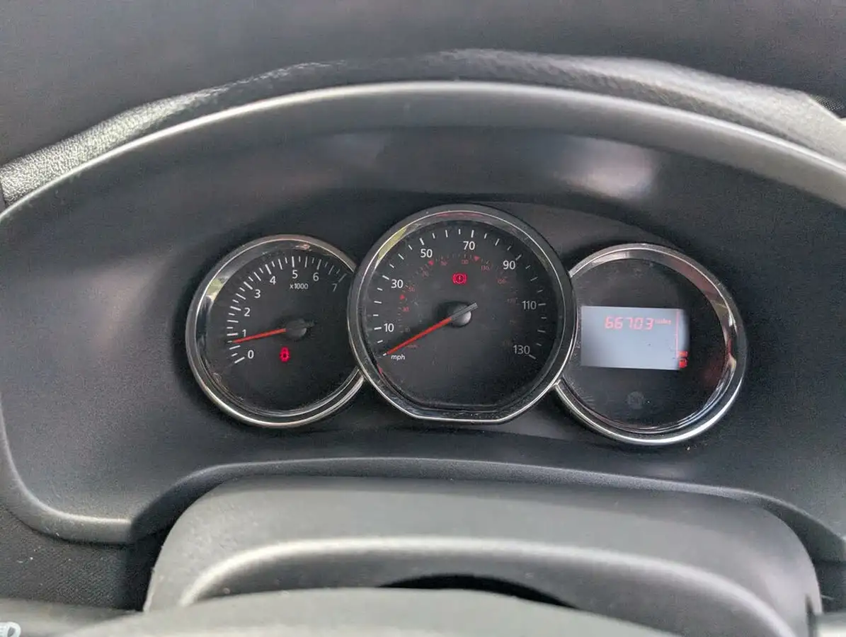2015-dacia-sandero-12-ambiance-big-8