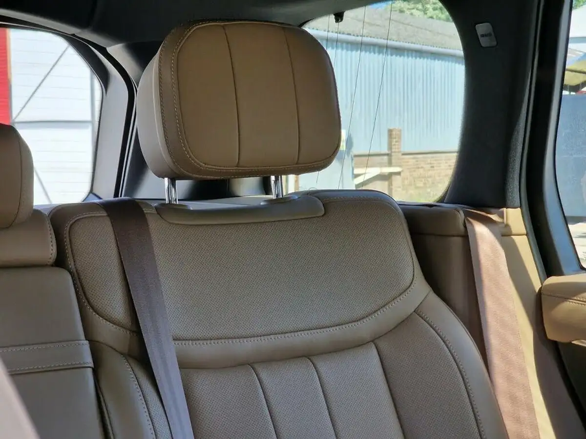2023-land-rover-range-rover-30-p400-hse-big-23