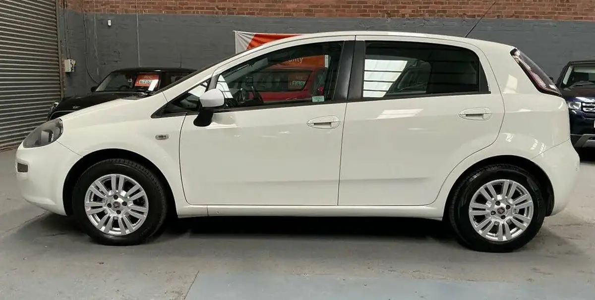 2013-fiat-punto-12-easy-no-ss-5d-big-3