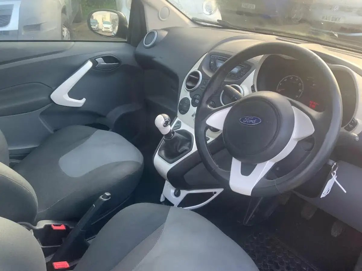 2012-ford-ka-12-titanium-69ps-big-27