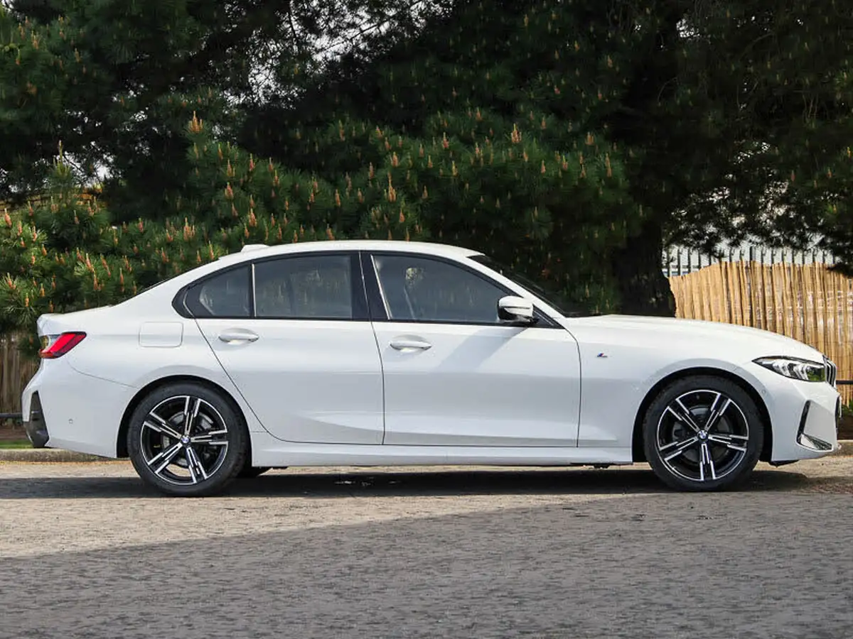 2023-bmw-3-series-20-320i-m-sport-saloon-4d-big-2