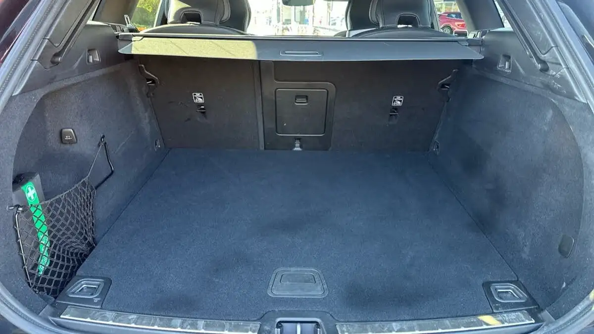 2024-volvo-xc60-20-b5-plus-black-edition-big-16