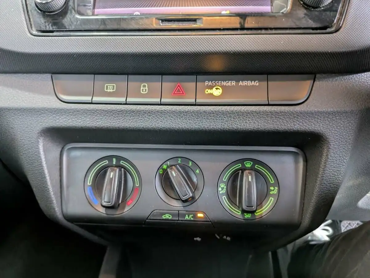 2019-skoda-fabia-10-mpi-colour-edition-60ps-big-13