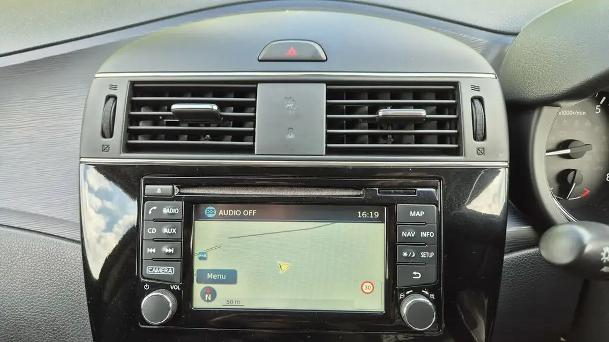 2015-nissan-pulsar-12-tekna-xtronic-big-27