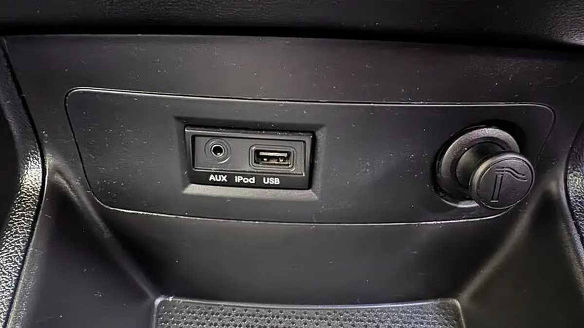 2011-hyundai-i20-14td-comfort-5d-big-32