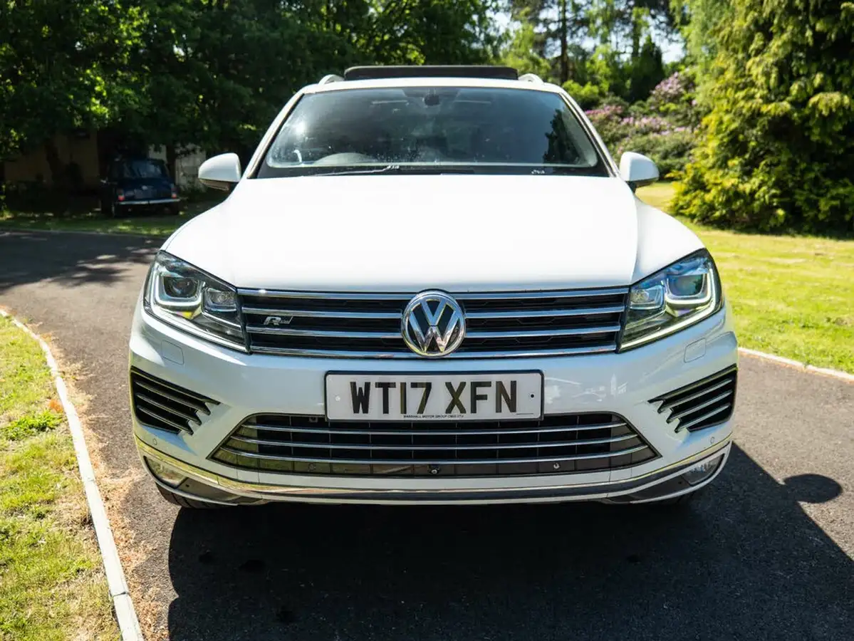2017-volkswagen-touareg-30tdi-r-line-plus-262ps-ss-2967cc-big-1