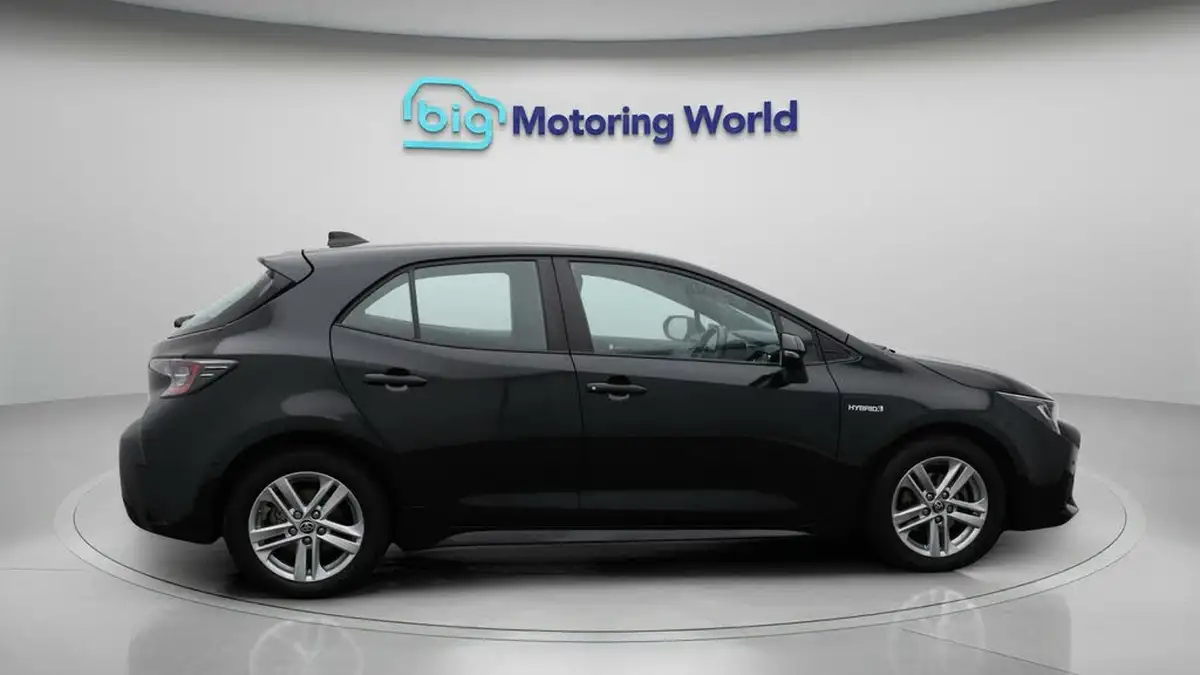2021-toyota-corolla-18-vvt-i-icon-tech-trk-hatchback-5d-big-8
