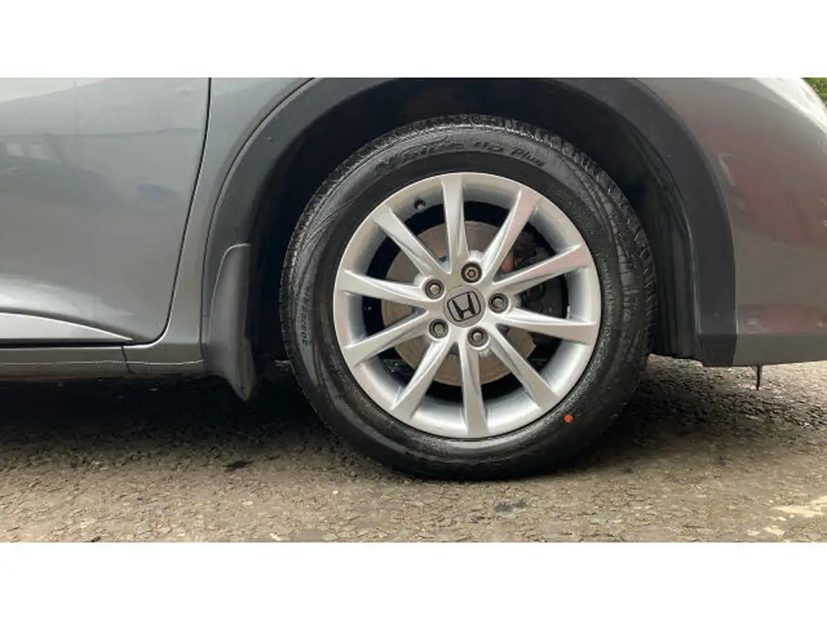 2015-honda-civic-16-i-dtec-se-plus-honda-connect-hatchback-big-8