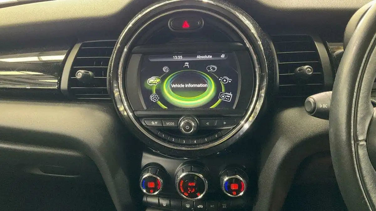 2017-mini-cooper-12-one-3d-big-7