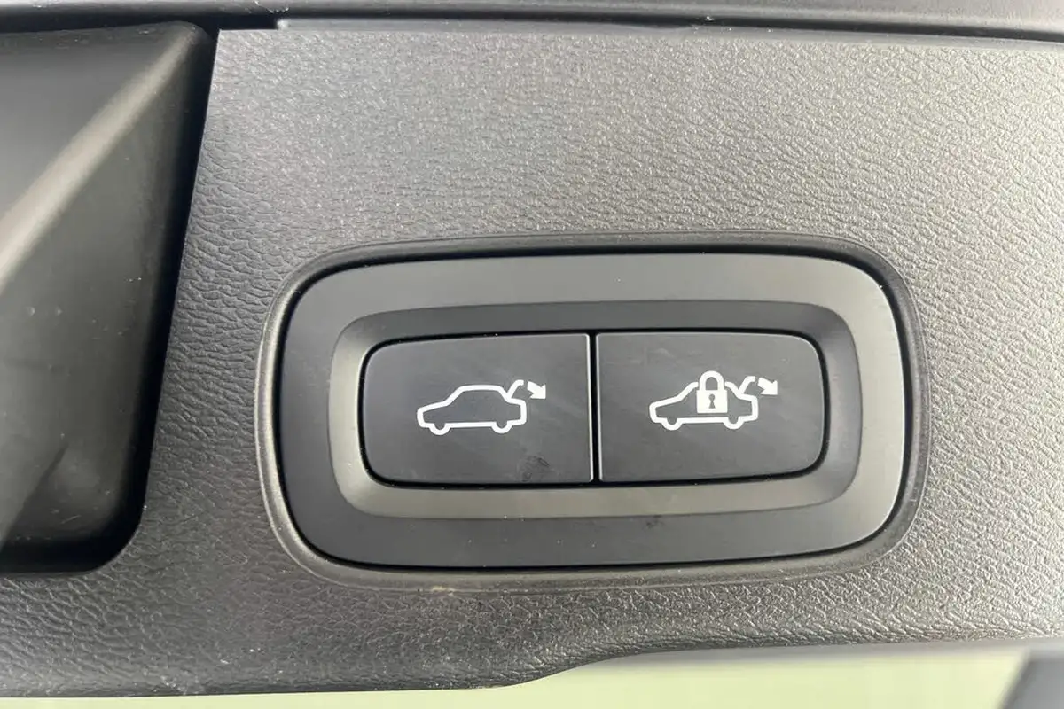 2024-volvo-xc60-20-b5-plus-big-25