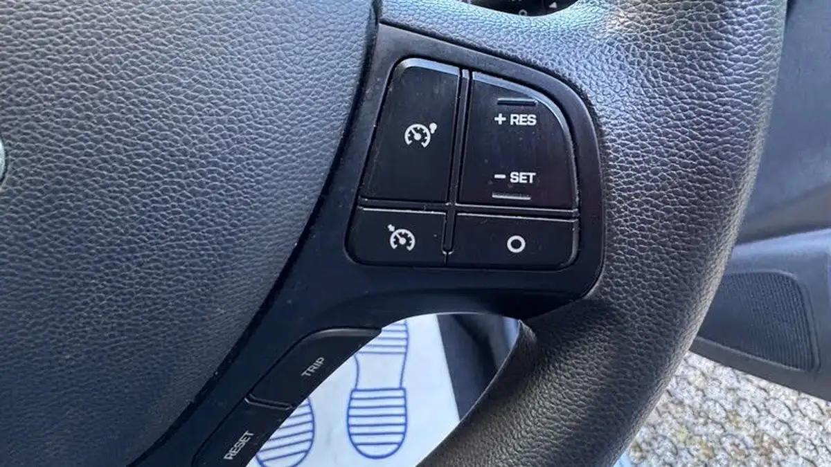 2016-hyundai-i10-12-se-big-16