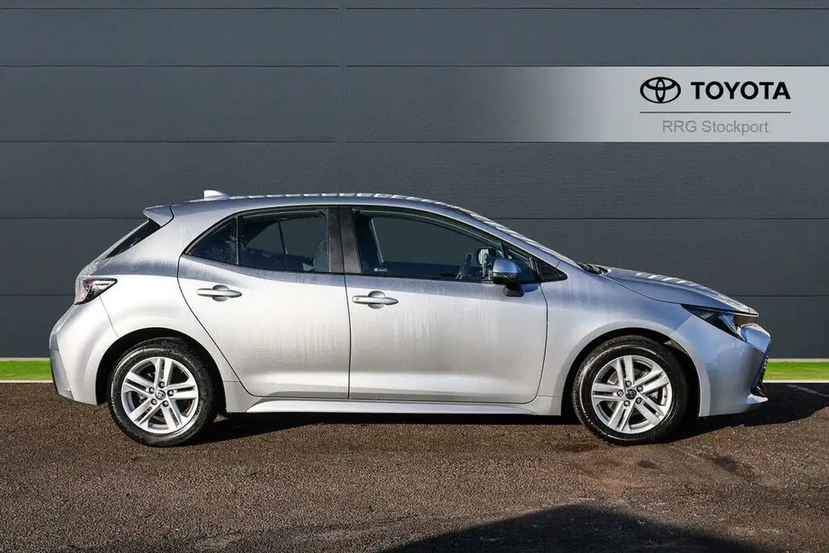 2022-toyota-corolla-18-vvt-i-icon-120bhp-trk-hatchback-5d-big-15