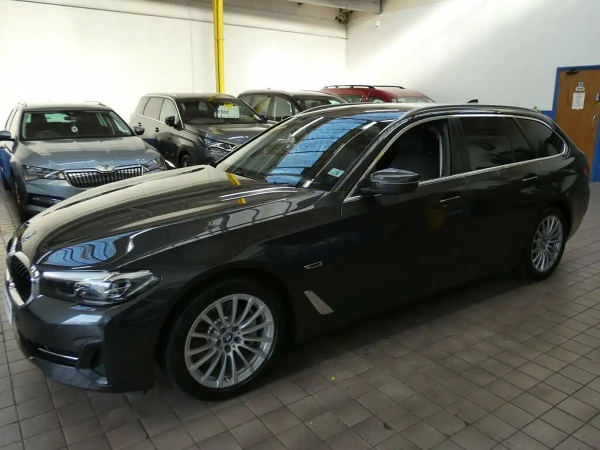 2022-bmw-5-series-20-530e-se-touring-5d-big-11