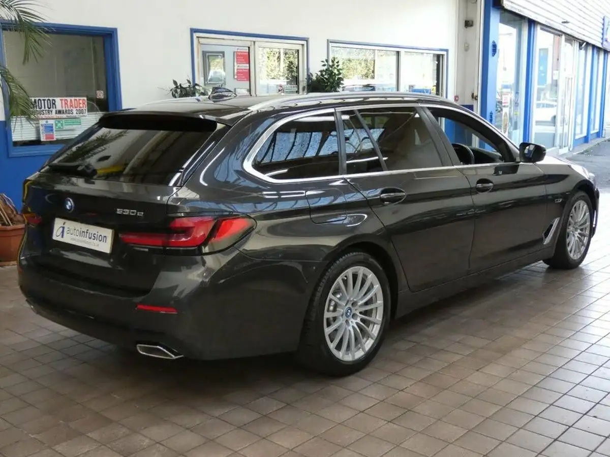 2022-bmw-5-series-20-530e-se-touring-5d-big-35