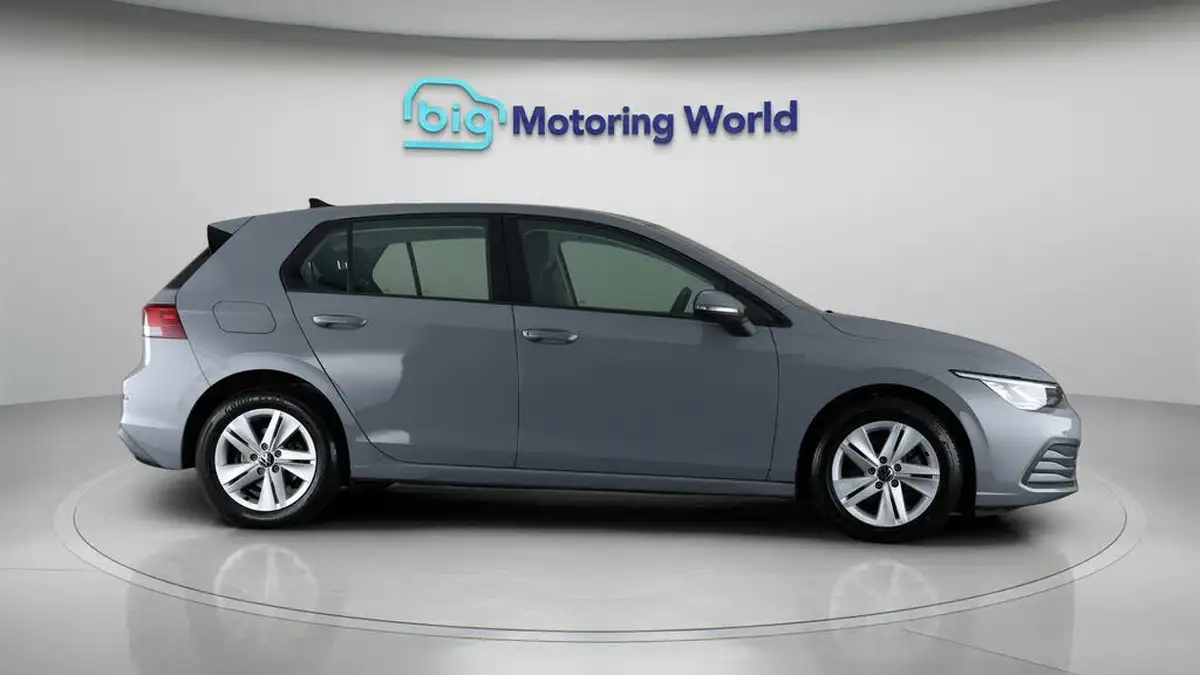 2021-volkswagen-golf-15-tsi-life-150ps-hatchback-big-8