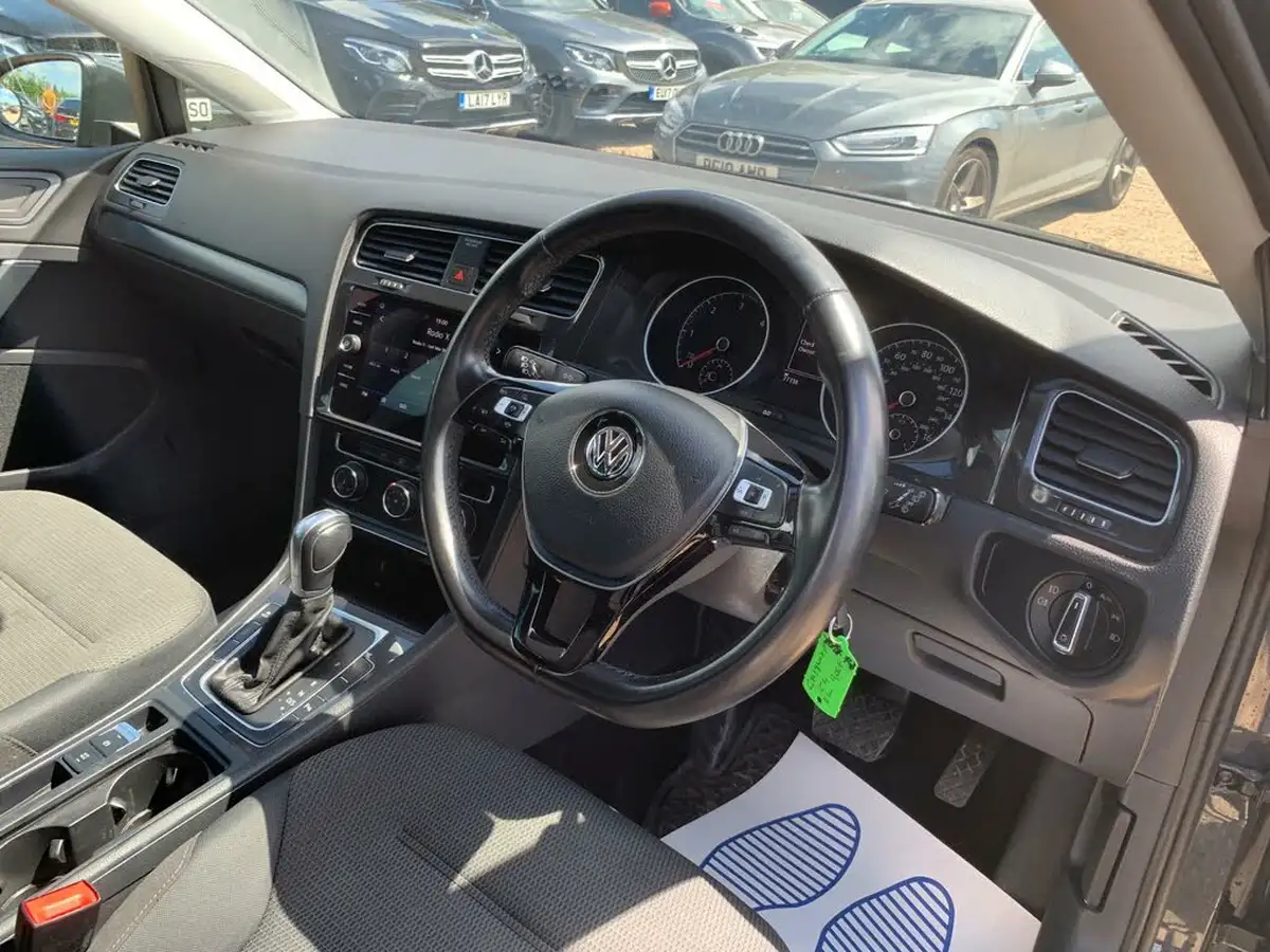 2019-volkswagen-golf-16tdi-match-hatchback-5d-dsg-big-8