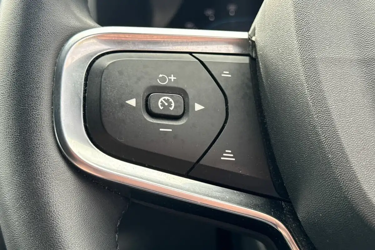 2021-volvo-xc40-e-twin-recharge-big-10