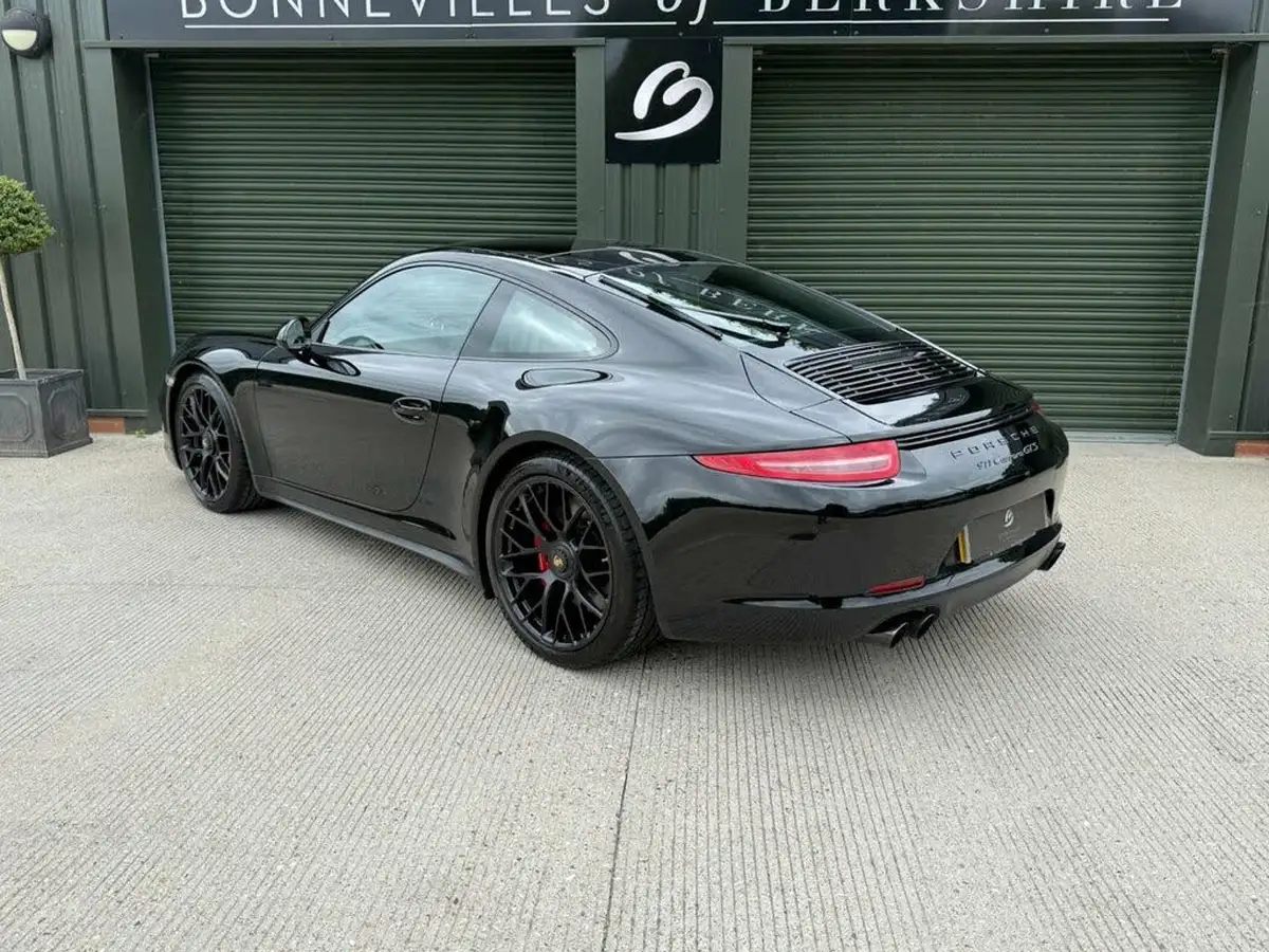 2015-porsche-911-38-carrera-gts-coupe-big-30