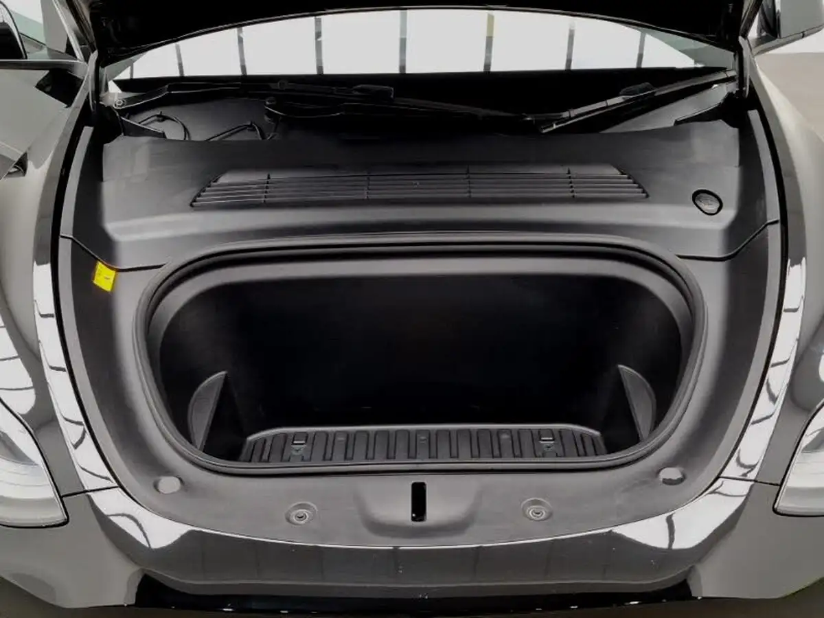 2022-tesla-model-y-e-long-range-big-14
