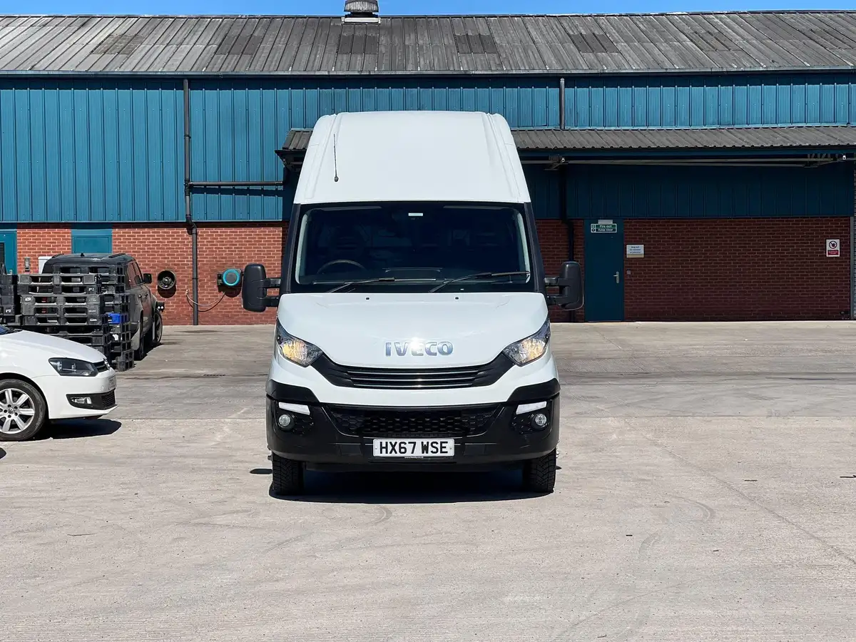 2017-iveco-daily-c-class-23td-35c14-mwb-35c14v-eu6-business-3520l-h2-panel-van-big-2