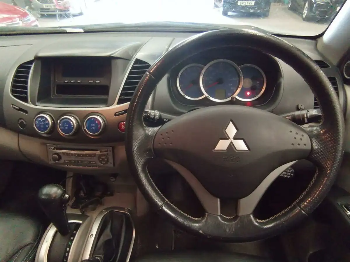 2010-mitsubishi-l200-25td-warrior-double-pickup-auto-big-14