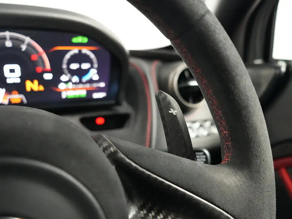 2018-mclaren-720s-40-luxury-big-41
