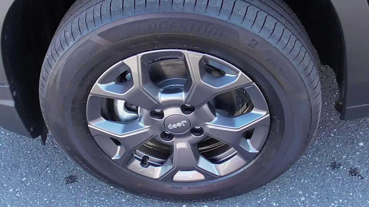 2025-jeep-avenger-12-gse-longitude-big-5