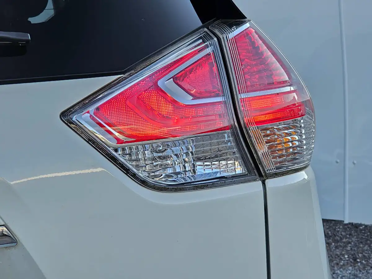 2015-nissan-x-trail-20td-acenta-big-20