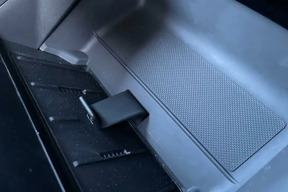 2024-audi-q6-e-tron-big-44