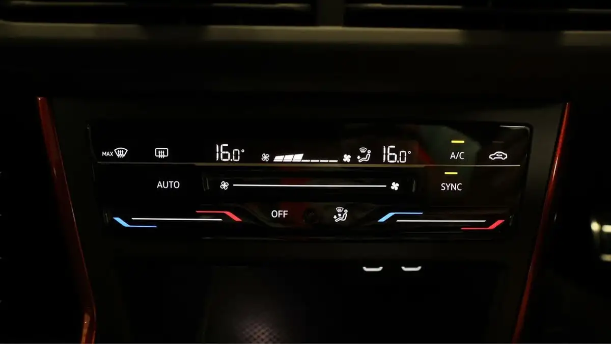 2023-volkswagen-polo-big-11