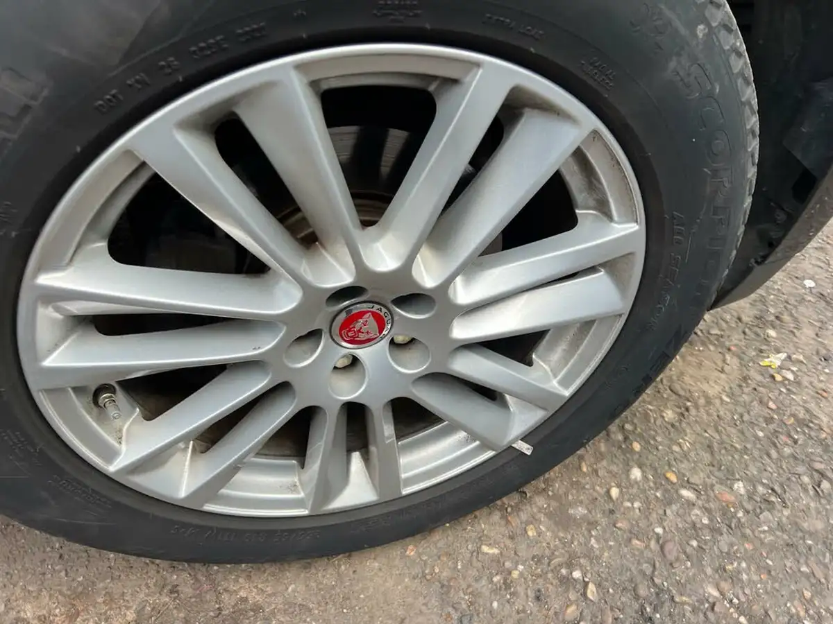 2019-jaguar-f-pace-20-i4d-portfolio-180ps-ss-auto-big-9