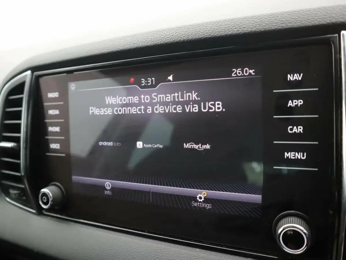 2019-skoda-karoq-10-tsi-se-technology-big-26