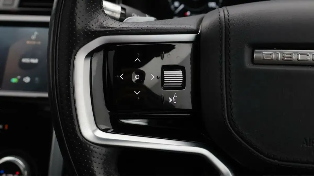 2022-land-rover-discovery-sport-15-p300e-r-dynamic-hse-big-25