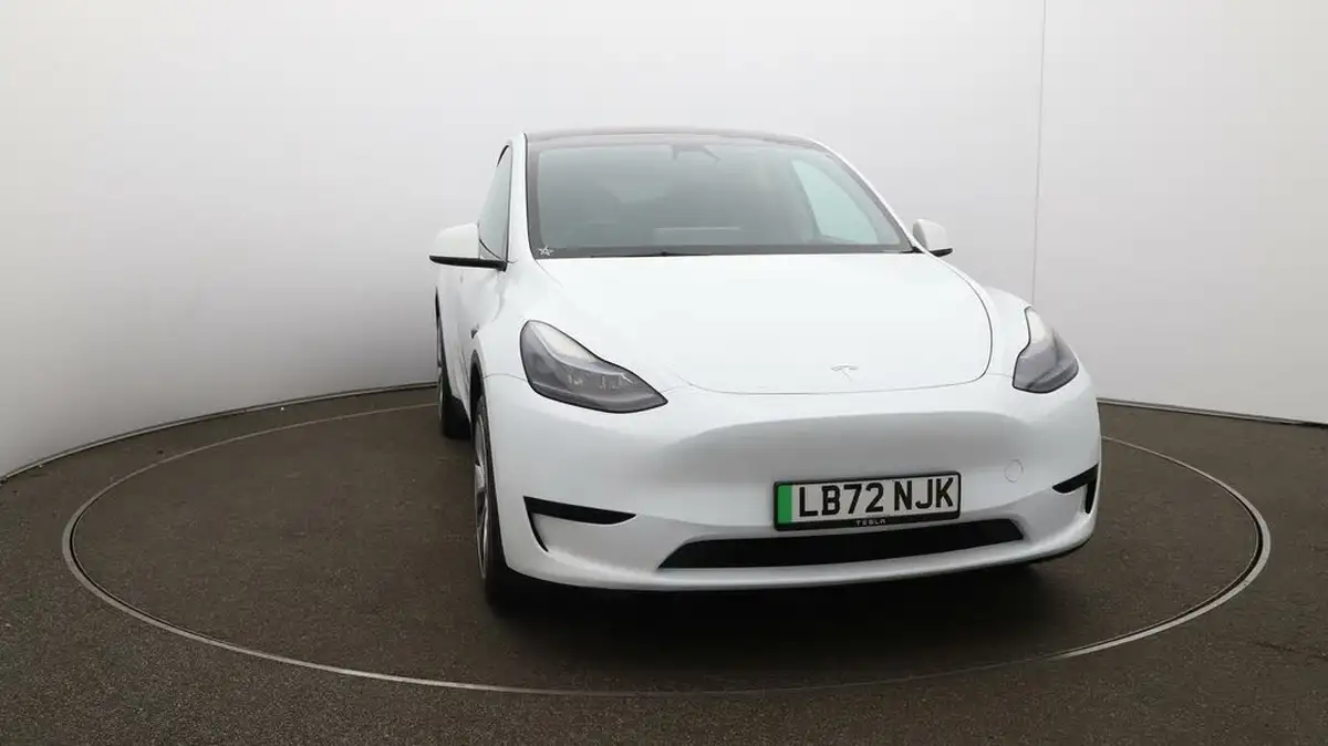 2022-tesla-model-y-e-rwd-big-39
