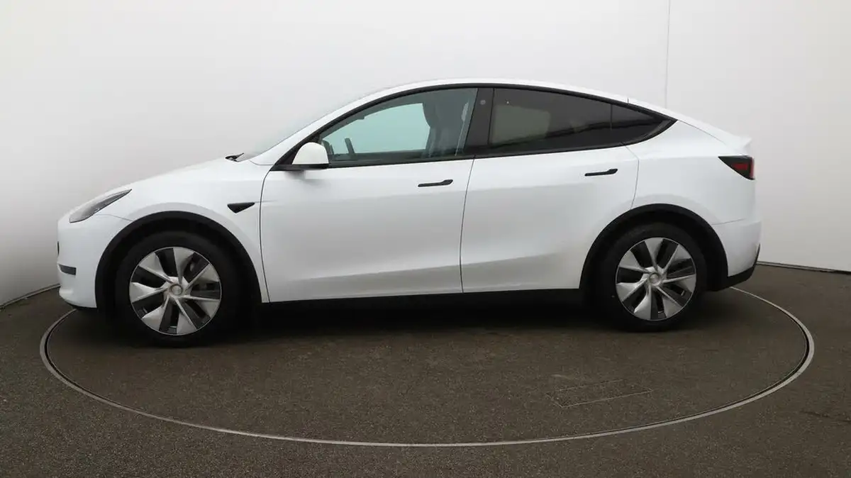 2022-tesla-model-y-e-rwd-big-63